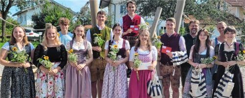 Die Geehrten zusammen mit Eggstätts Bürgermeister Christoph Kraus (Vierter von rechts) und Verwaltungsmitarbeiterin Teresa Noichl (Zweite von rechts).Foto Gemeinde Eggstätt
