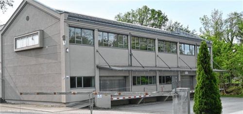 Die Gemeinde Stephanskirchen klagt wegen einer Flüchtlingsunterkunft im Gewerbegebiet gegen den Freistaat Bayern. Foto Schlecker