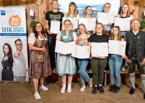 Die IHK München hat auf ihrem diesjährigen Netzwerktreffen Auszubildende aus dem Landkreis Rosenheim für ihren Einsatz als IHK AusbildungsScout geehrt.