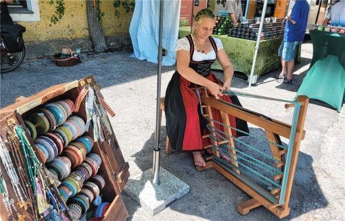 Die Kunst des „Brettchenwebens“ bestaunten die Besucher vor Ort. Fotos Uwe Hecht