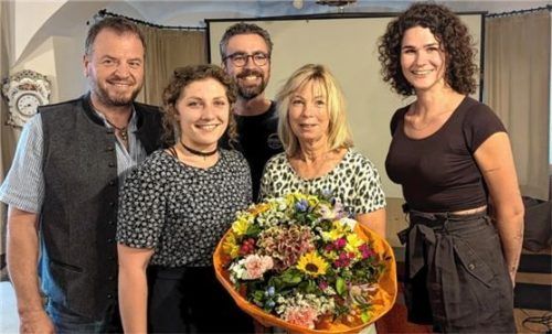 Die neue Vorstandschaft mit (von links) Zweitem Vorsitzenden Sepp Goldmann, Schriftführerin Lucia Gruber, Vorsitzendem Steven Landgren, der Ehrenvorsitzenden Gerlinde Reiter und Rechnerin Antonia Cosic.Foto Hoffmann