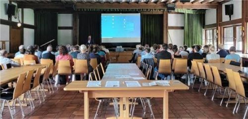 Die Regionalgruppe Bayern im Arbeitskreis für Hausforschung (AHF) versammelte sich kürzlich zu ihrer Jahrestagung in Oberaudorf und wurde dort vom Ersten Bürgermeister Dr. Matthias Bernhardt begrüßt.Foto Steffenhagen