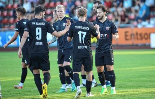 Die Regionalliga-Kicker des TSV Buchbach wollen am heutigen Freitag das erste Erfolgserlebnis der Saison feiern. Foto Buchholz