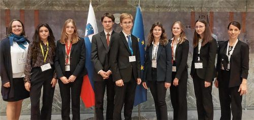 Die YPAC-Delegation aus Rosenheim beim Jugendparlament im slowenischen Kamnik.Foto re