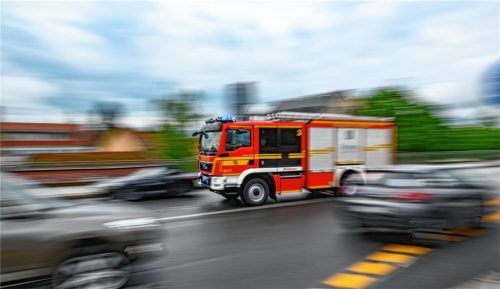 Ein Autobrand führte in Bad Feilnbach zu einem größeren Feuerwehreinsatz (Symbolfoto). Foto dpa