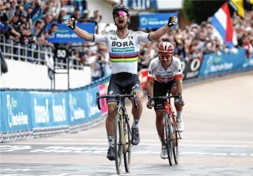 Ein großer Moment: Peter Sagan als Sieger von Paris-Roubaix 2018. Nun wird der Slowake bei der Salus-Radsportnacht in Bruckmühl fahren.Foto Bettini