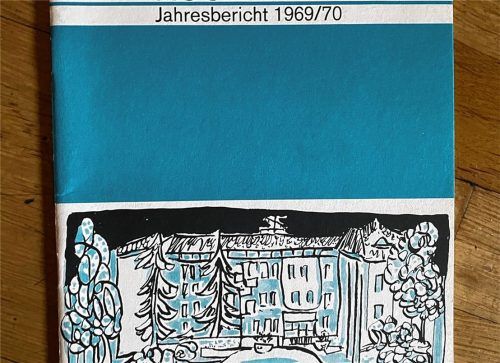Einen Jahresbericht des Karolinen-Gymnasiums aus dem Jahr 1969/70 gibt es auch bei Helmut Martin.Foto Helmut Martin
