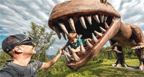 Einen unvergesslichen Ausflug in die Geschichte machen Dino-Fans im Triassic Park.Foto Klaus Listl