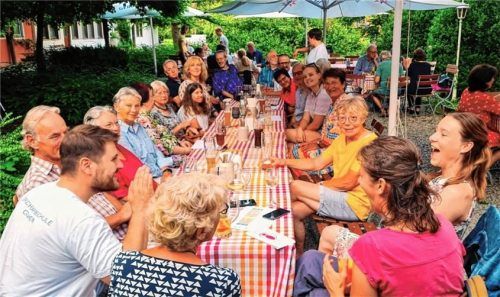 Fast 30 Helfer kamen zum Stammtisch des „Kreis Migration Bad Aibling“.Foto  Re