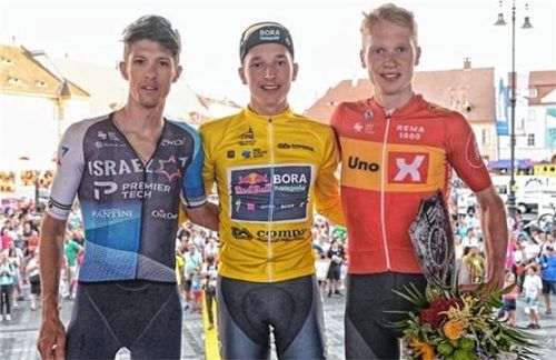 Florian Lipowitz (Mitte) gewann die Sibiu Cycling Tour für das Team Red Bull-Bora-hansgrohe.Foto Focus Foto