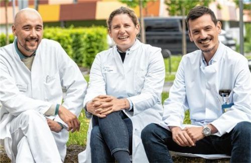 Freuen sich über die Nachricht: (von links) Dr. Joji Kuramatsu, Dr. Charlotte Rüther und Dr. Georgios Ntoulias. Foto Re