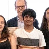 „Schüler knobeln begeistert an kniffligen Aufgaben“