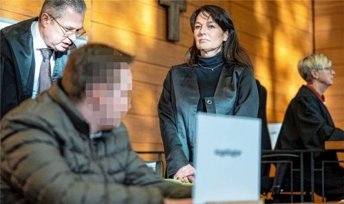 Haben es auf die Glaubwürdigkeit eines Zeugen abgesehen: Anwältin Regina Rick und ihre Kollegen haben die Begründung der Revision gegen das Urteil gegen Sebastian T. abgegeben. Foto Joerg Voelkerling/re
