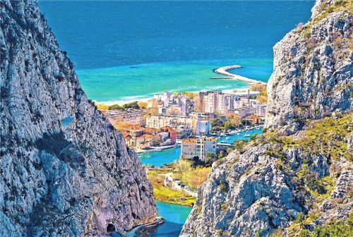 In den Canyons hinter der Piratenstadt Omiš kann man raften und klettern. Foto panthermedia