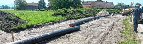 In Schechen wird die Trinkwasserhauptleitung erneuert. Die Kosten in Höhe von rund 4,25 Millionen Euro müssen auf die Bürger umgelegt werden.Foto heinz