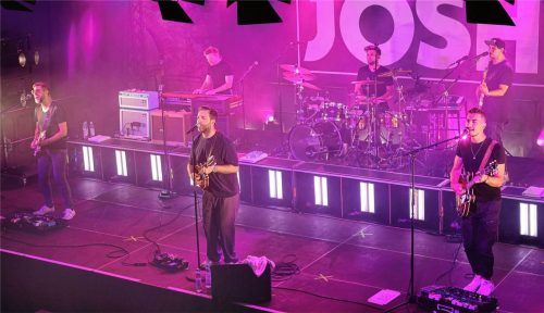 Josh überzeugte nicht nur mit seinen Liedern, sondern wusste auch immer wieder Amüsantes über sich und seine Band zu erzählen. Foto Seitz