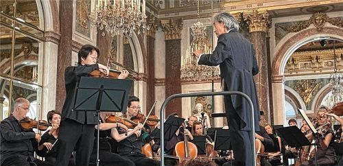 Kent Nagano und das Concerto Köln mit Konzertmeister und Solist Shunske Sato.Foto kirchner