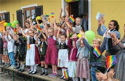 Kräftig gefeiert wurden 70 Jahre Kinderhaus St. Sebastian und Kindergartenverein Degerndorf/Brannenburg.