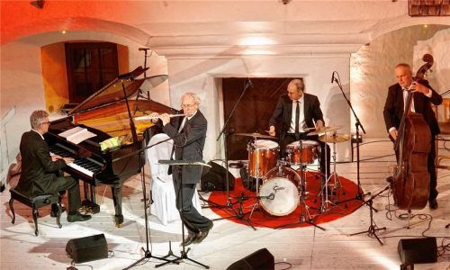 Machen seit fast 20 Jahren gemeinsam Musik: (von links) Rainer Lipski, August Zirner, Mickey Neber und Kai Struwe. Foto Pillatzki