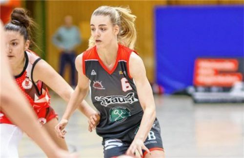 Maria Perner wird noch ein Jahr in Wasserburg bleiben. Foto Stefan Pfuhl