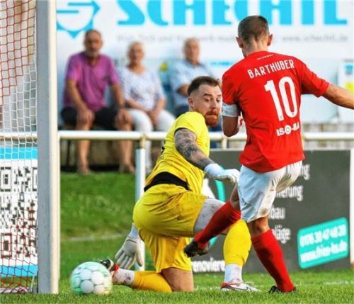 Michael Barthuber erzielt hier die 1:0-Führung für den TSV Wasserburg.Foto mb.presse – Butzhammer