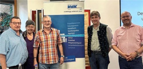 Nach den Neuwahlen: (von links) Ortsverbands-Vorsitzender Franz Josef Sammer, Kreisvorsitzende Marianne Keuschnig, Kassier Franz Krutzenbichler, stellvertretender Vorsitzender Erwin Arbinger und Kreisgeschäftsführer Dietmar Mehl.Foto re
