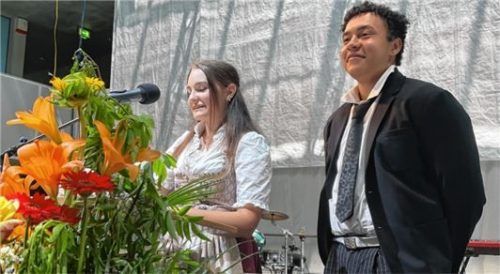 Naemi Stiehler und Pharrel Sandjo Djomou halten die Rede für die Q12 2024.