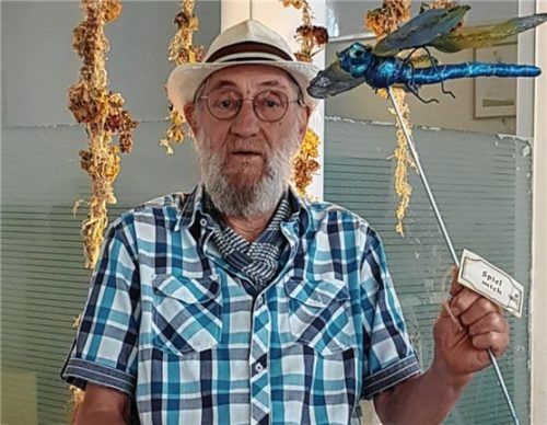 Richard Lindl in der Installation „Träum mit mir“ von Christine Schönmetzler. Foto Kunstverein