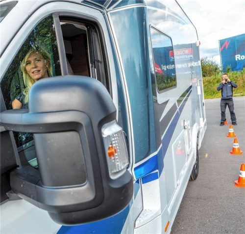 Sicher unterwegs: Beim ADAC-Wohnmobil-Training lernen die Teilnehmer, kritische Situationen souverän zu meistern. Foto adac