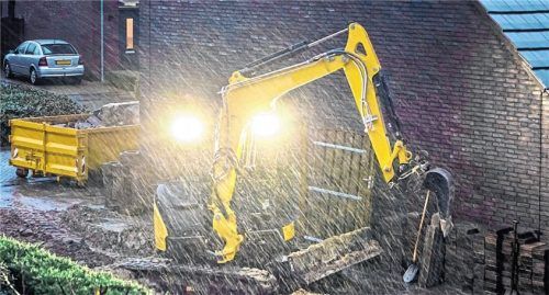 Sommerregen kann beim Hausbau die Materialien durchfeuchten und so für Schimmelgefahr sorgen.Foto  jaapbleijenberg/Panthermedia