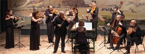 Spielen Barockmusik wahrlich nicht fürs Klangmuseum: Fabio Biondi und „Europa Galante“. Foto Erkes