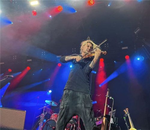 Star-Geiger David Garrett auf dem Rosenheimer Sommerfestival am vergangenen Samstag. Foto Huber/Ose