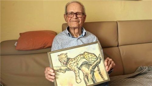 Über 30 Jahre hat Erwin Lanzl aus Mühldorf Bilder und zuletzt auch Skulpturen gesammelt. Jetzt möchte er sich aus Platzmangel von einigen trennen. Fotos Seitz