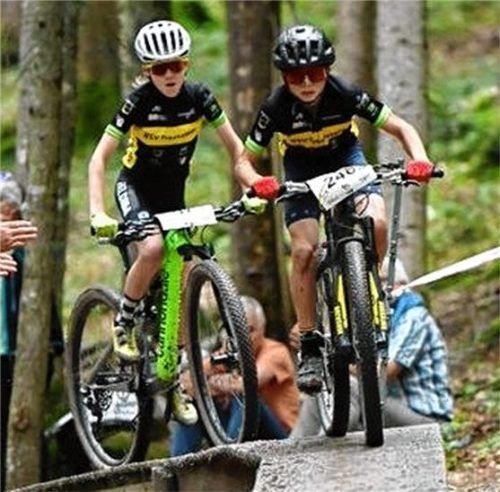 Umkämpftes Duell: Am Ende setzte sich Scheck (links) knapp gegen Holzinger durch.