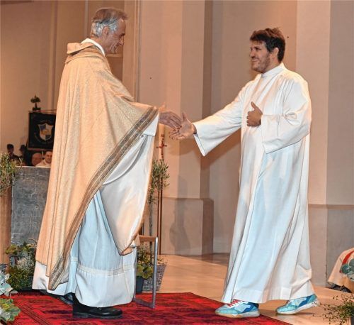 Verabschiedet sich nach sieben Jahren in Rosenheim: Gemeindereferent Yunes Baccouche (rechts), hier mit dem ehemaligen Pfarrer der Stadtteilkirche Rosenheim-Inn, Andreas Maria Zach. Foto Schlecker