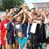 „Völlig losgelöst“ zum Fußball-Wanderpokal der Grundschule