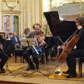 Strahlende Leuchtkraft und fesselnde Folkloristik