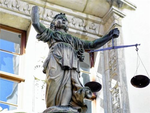 Weil sich ein 30-Jähriger über das Internet mit seinem Sexualpartner in einem Rosenheimer Hotel verabredete, musste er sich nun vor Gericht verantworten. Foto dpa/picture alliance/