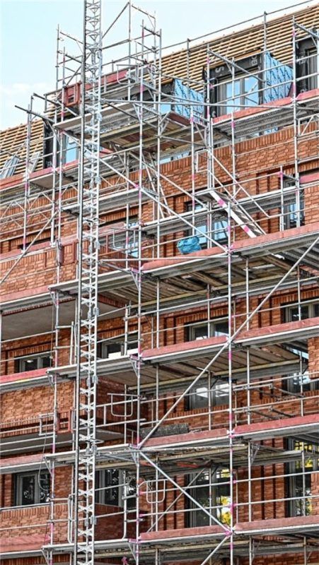 Wie steht es um die Immobilien in der Region? Heinz-Peter Hungbaur, stellvertretendes Vorstandsmitglied der Landesbausparkasse Bayern und Harald Kraus Vorstandsmitglied der Sparkasse Rosenheim-Bad Aibling, ziehen eine Bilanz. Foto dpa)