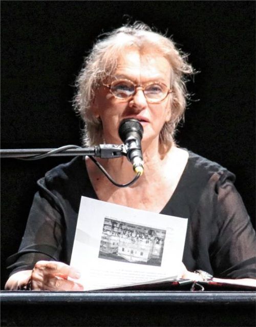 „Wir dürfen der Kunst trauen“: Elke Heidenreich bei ihrer Lesung auf der Bühne des Immling-Festivals. Foto benekam