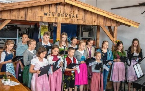 Wunderbare musikalische Begleitung boten die jungen „Hallelus“ beim Sommerfest der Feuerwehr.