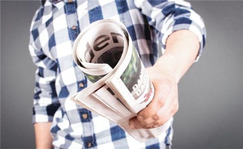 Zeitungen auszutragen ist ein beliebter Ferienjob. Foto adobestock