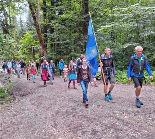 Zug der Bergwanderer auf dem Weg auf die Schwarzlack. Foto mack