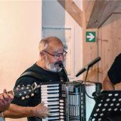 „Trio Kommunale“ gratuliert musikalisch