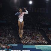 Biles schwebt, andere müssen kämpfen