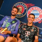 Musiala & Ulreich: Spaß mit Paulaner und ein Versprechen für die Fans