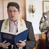 Jüdischer Kantor von Sohn erstochen