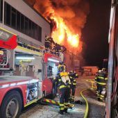 Hasenbergl: Lagerhalle in Flammen