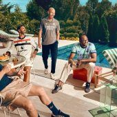 Legenden-Treffen am Swimming-Pool