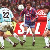 Rote Schüssel mit blauem Rekord